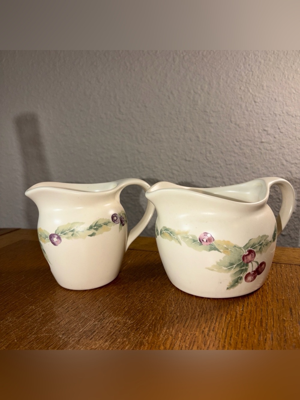Pfaltzgraff JAMBERRY Embossed Purple Grapes Leaves Creamer & Pitcher USA EUC